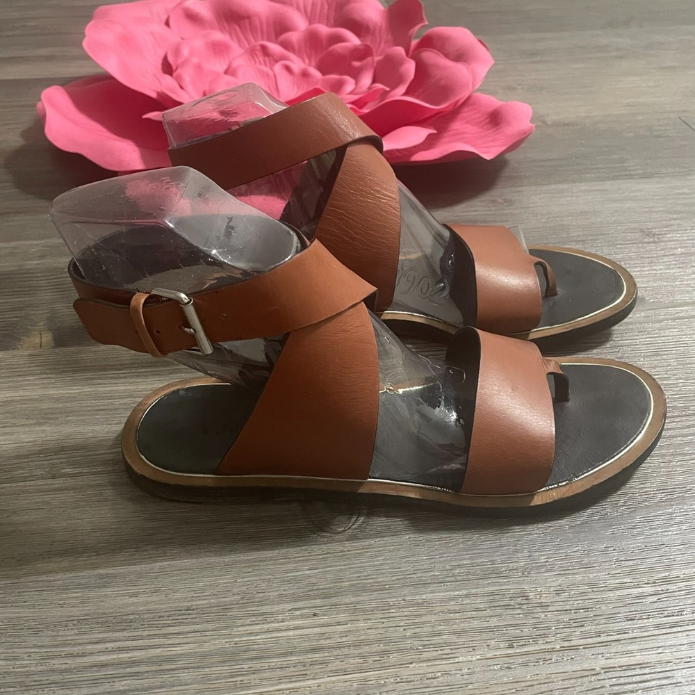 VINCE Womens Sz 9M Mailin Cognac Brown Sandals Leather Ankle Wrap Flat Thong‎